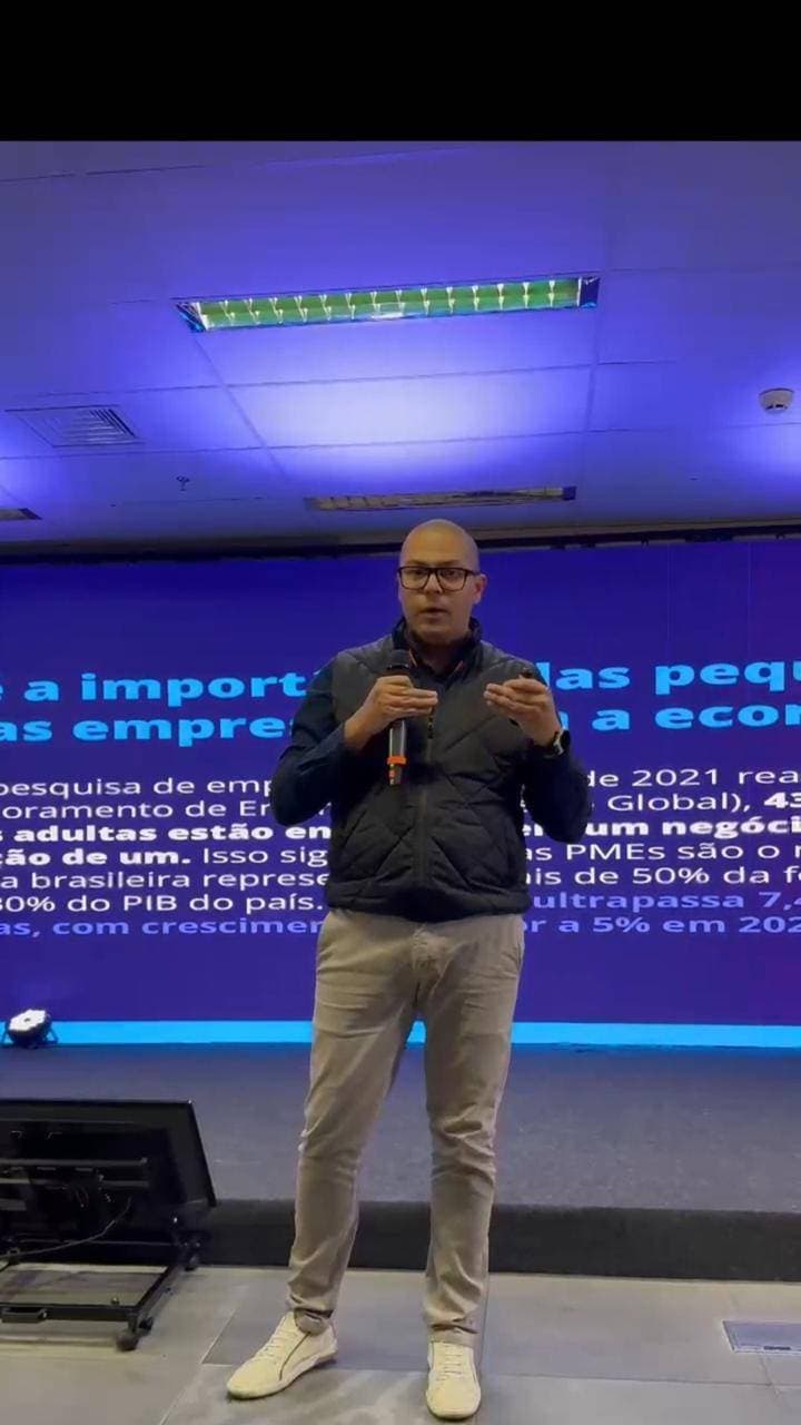 Marcelo Clay palestrando sobre importância das PMEs na economia